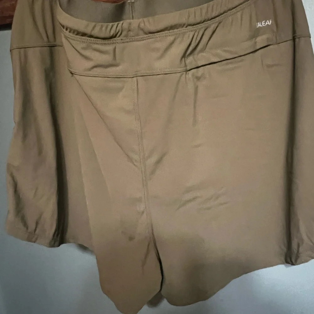 NWOT BALEAF Women's Hiking
Shorts 4" Never Worn - Picture 8 of 9